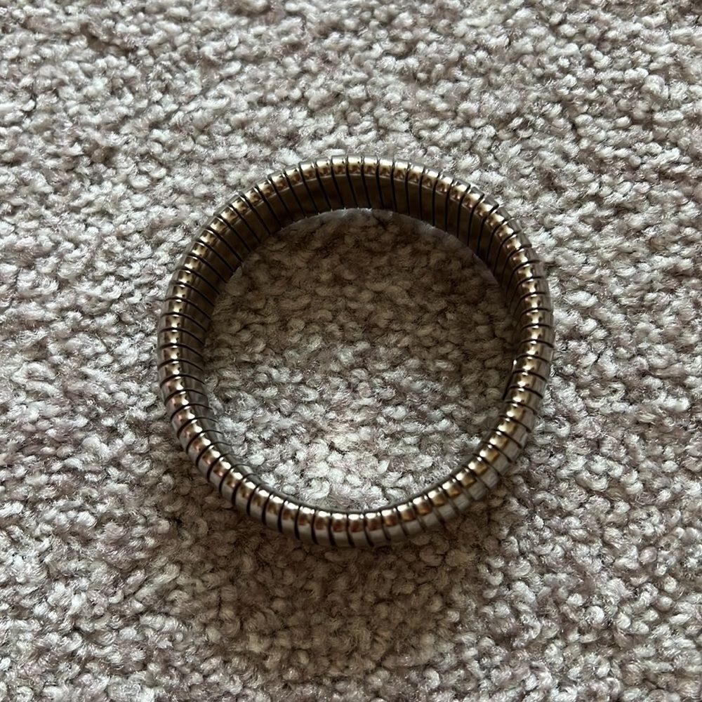 Silverstretchy Statement Bracelet - image 4
